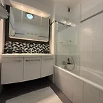 T3 Standing En Bord De - Piscine Et Parking Appartement *