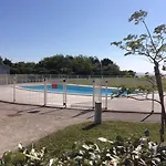 Appartement T3 Standing En Bord De - Piscine Et Parking *