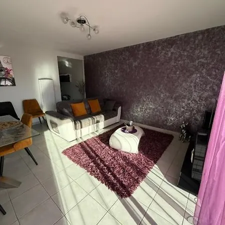 Apartmán T3 Standing En Bord De - Piscine Et Parking *