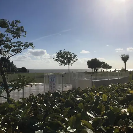 T3 Standing En Bord De - Piscine Et Parking *