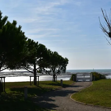 T3 Standing En Bord De - Piscine Et Parking *