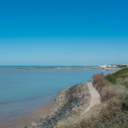 T3 Standing En Bord De - Piscine Et Parking